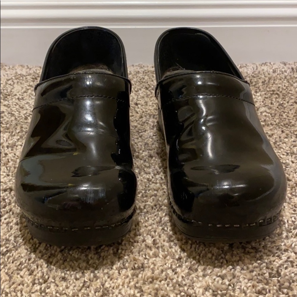 Dansko Patent Leather Black Clogs Sz 11 - Picture 2 of 8